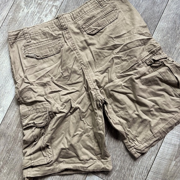 Aeropostale - barely worn cargo shorts - Picture 3 of 3